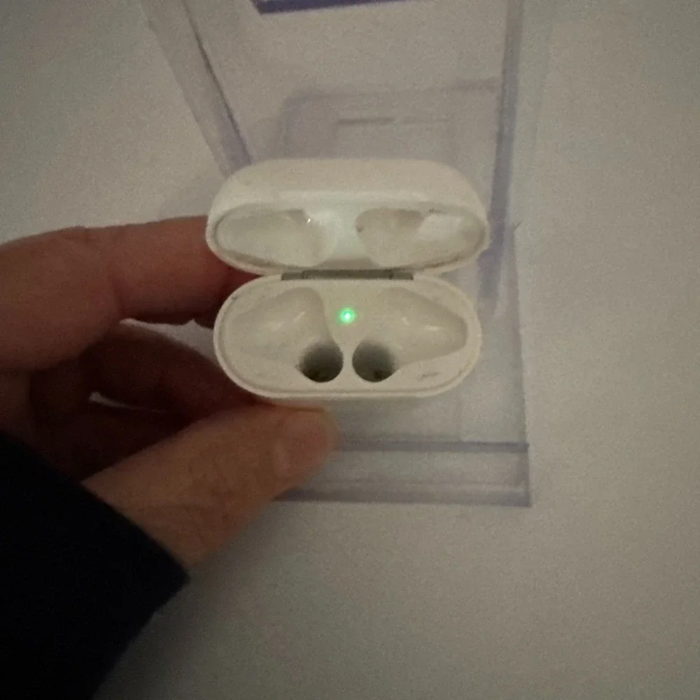 Genuine Apple AirPods Charging Case Only Models: A1602 A1523 A2031 A2032 Working